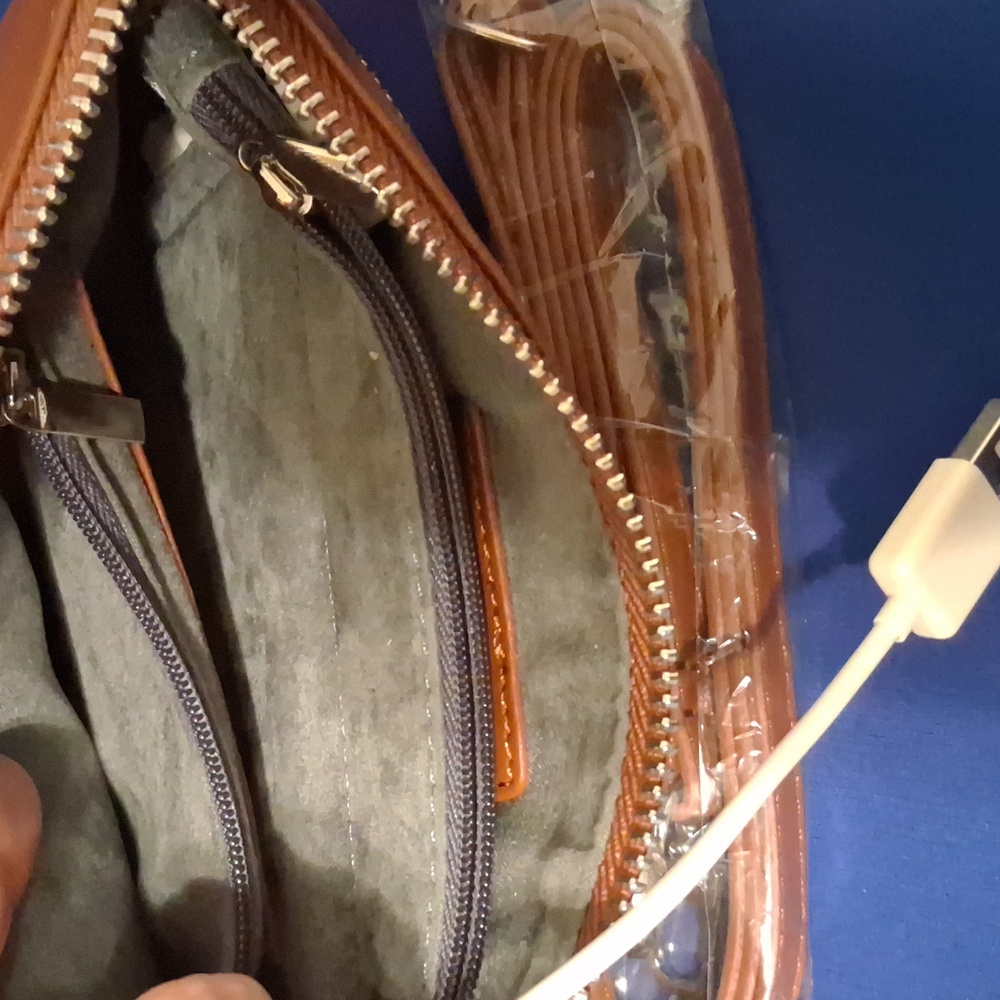 Wristlet-I-phone Charger- NWOT's - Picture 3 of 9